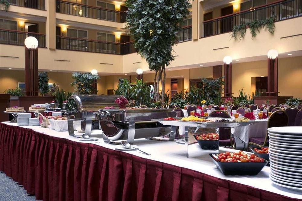 Embassy Suites By Hilton Cleveland Rockside Independence Restaurant foto